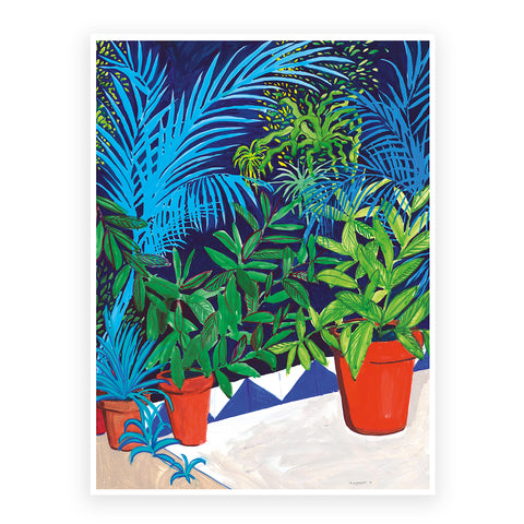 Marta Chojnacka print blue palmtree and green plants in Barcelonaspatio with terracota plant pots